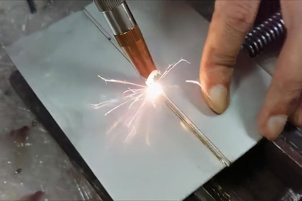 手持式激光焊接機與傳統焊接機比有什麽優勢？